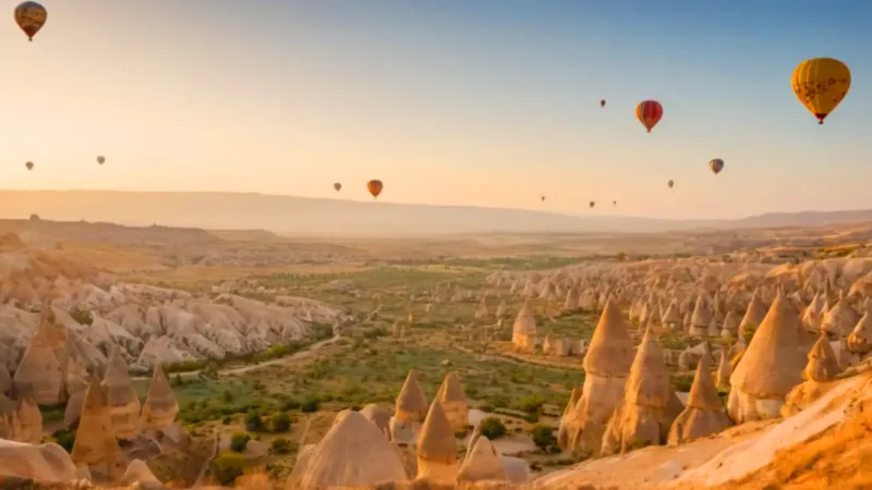 Globos al amanecer sobre Capadocia
